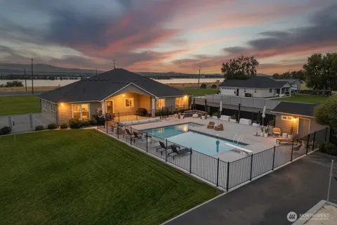 2477 Hanson Loop