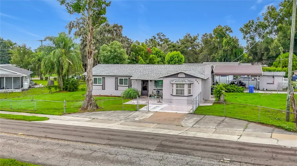 201 E WHEELER ROAD Seffner, FL 33584