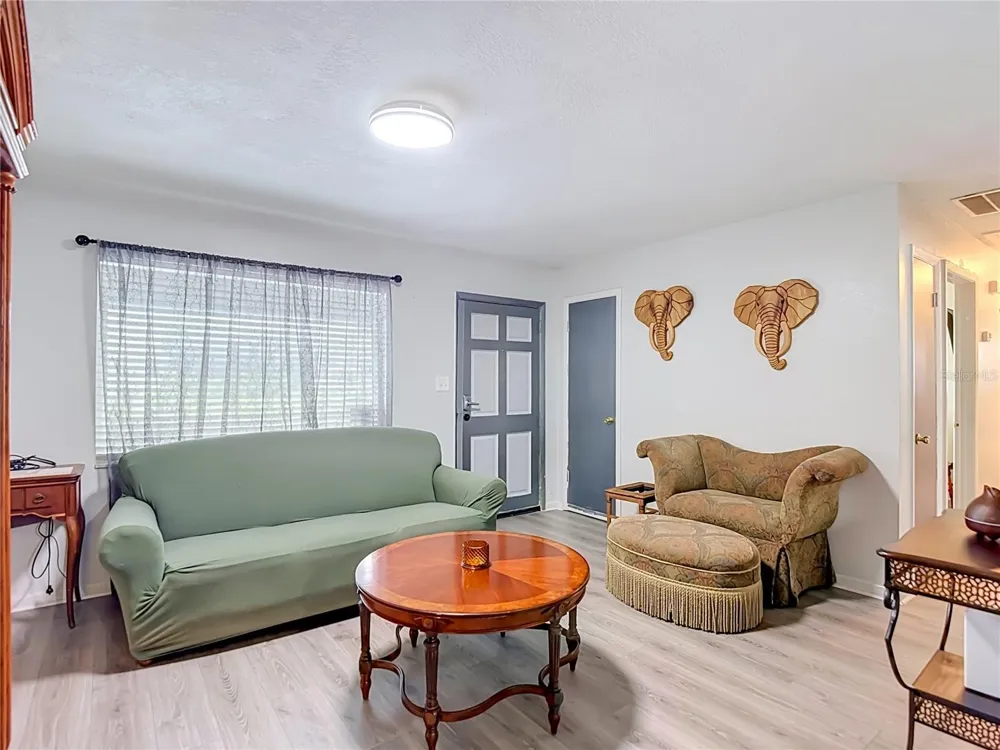 201 E WHEELER ROAD Seffner, FL 33584
