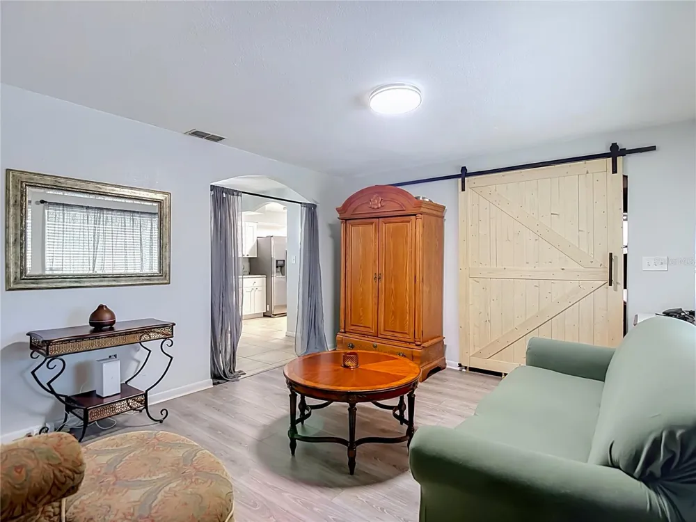 201 E WHEELER ROAD Seffner, FL 33584