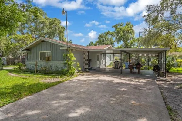 12009 WATERSIDE COURT Tampa, FL 33612
