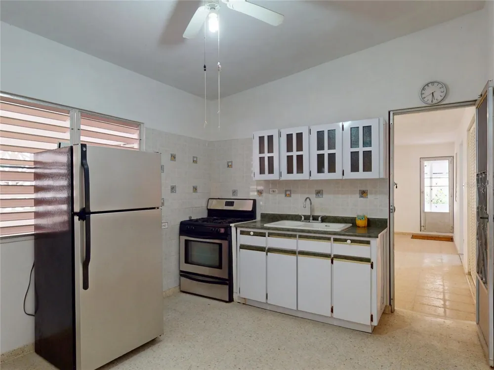 13 CALLE LOS ROBLES, URB REPARTO ROBLES Anasco, PR 00610