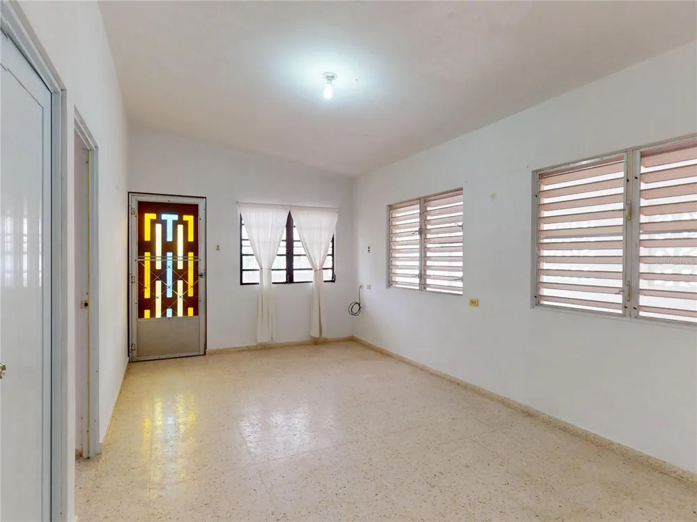 13 CALLE LOS ROBLES, URB REPARTO ROBLES Anasco, PR 00610