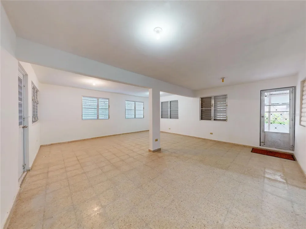 13 CALLE LOS ROBLES, URB REPARTO ROBLES Anasco, PR 00610