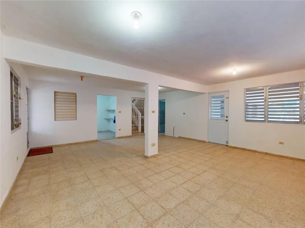 13 CALLE LOS ROBLES, URB REPARTO ROBLES Anasco, PR 00610