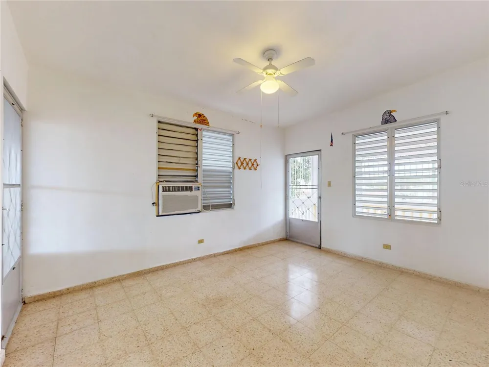 13 CALLE LOS ROBLES, URB REPARTO ROBLES Anasco, PR 00610