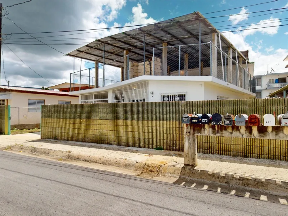 13 CALLE LOS ROBLES, URB REPARTO ROBLES Anasco, PR 00610