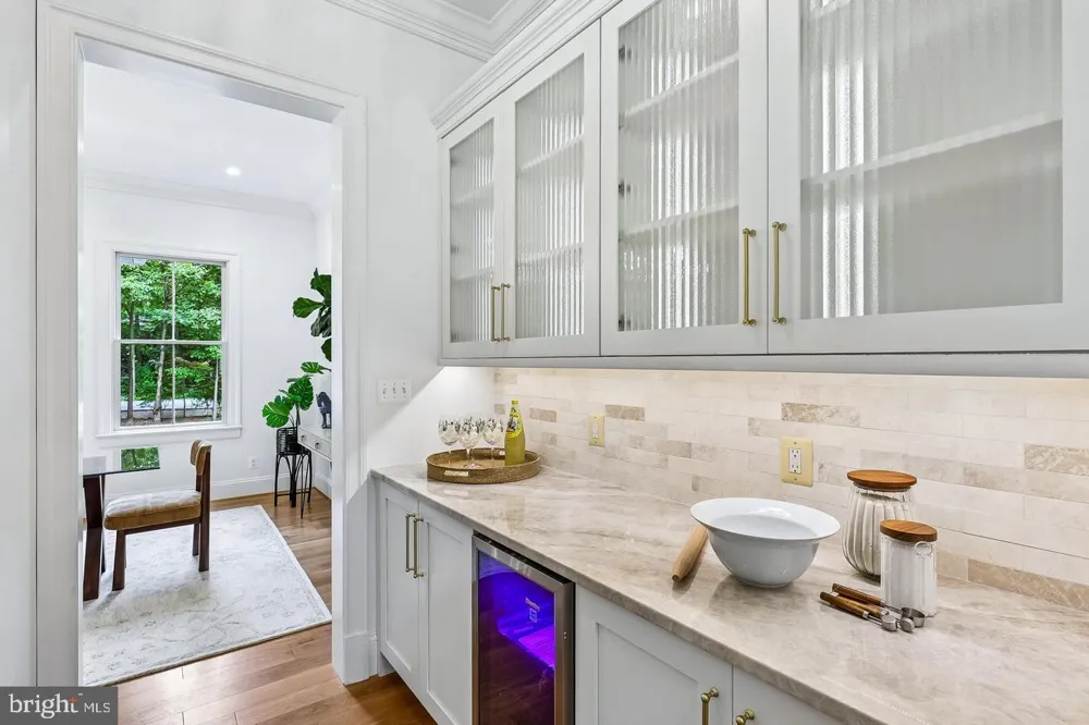 7926 BOLLING DRIVE Alexandria, VA 22308