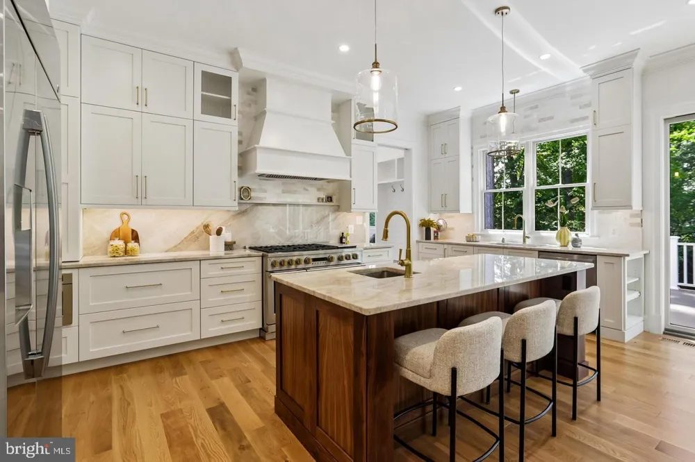 7926 BOLLING DRIVE Alexandria, VA 22308