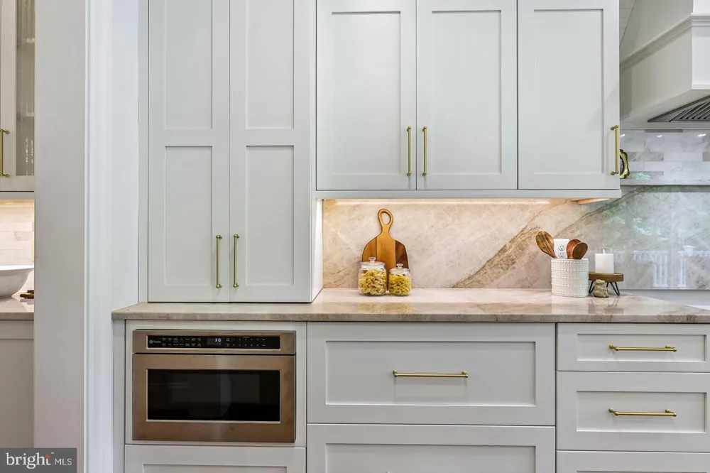 7926 BOLLING DRIVE Alexandria, VA 22308