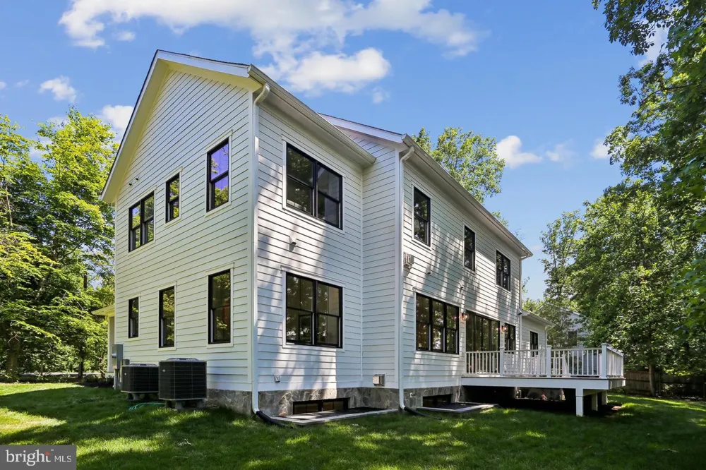 7926 BOLLING DRIVE Alexandria, VA 22308