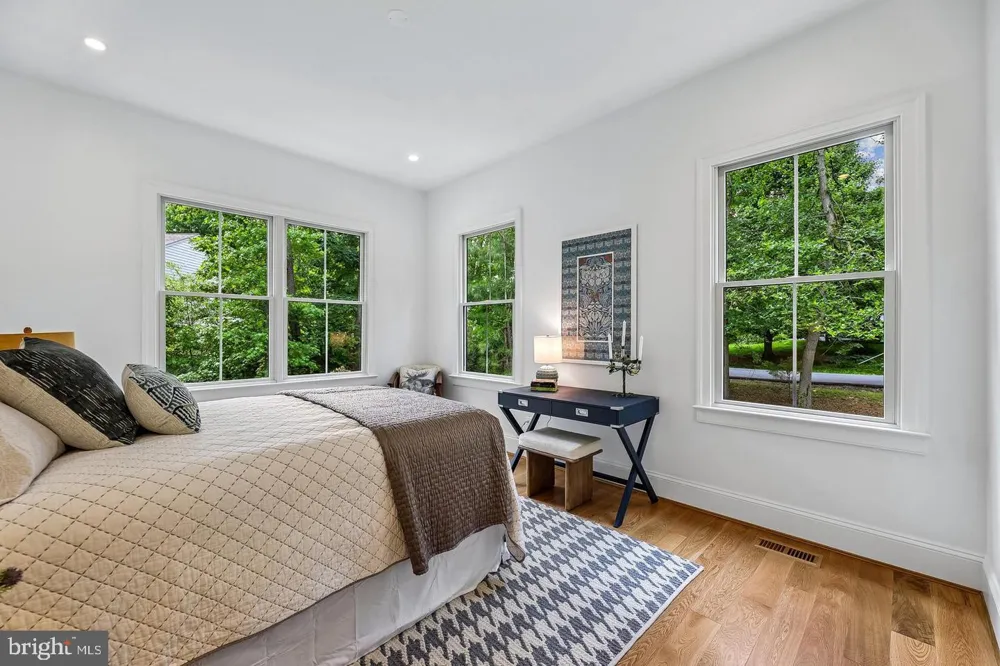 7926 BOLLING DRIVE Alexandria, VA 22308