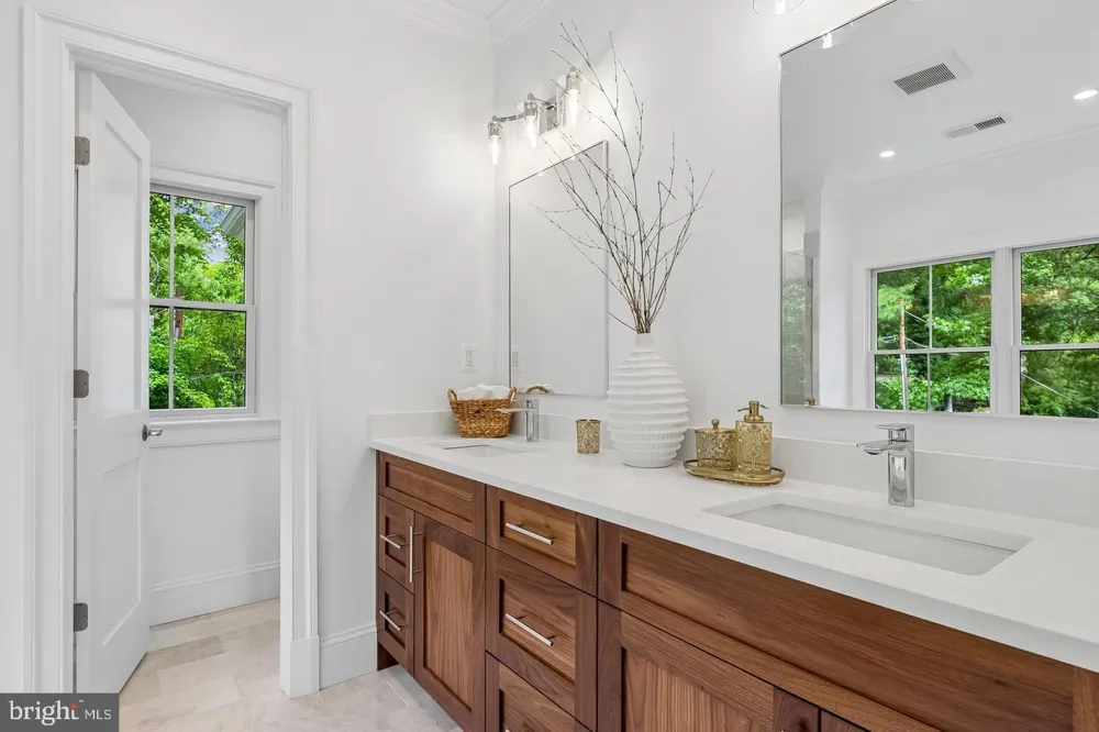 7926 BOLLING DRIVE Alexandria, VA 22308