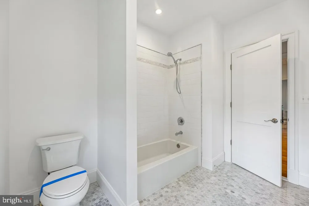 7926 BOLLING DRIVE Alexandria, VA 22308