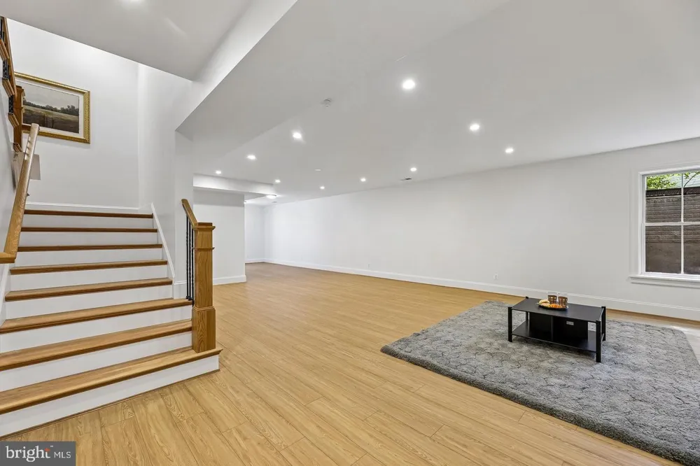 7926 BOLLING DRIVE Alexandria, VA 22308