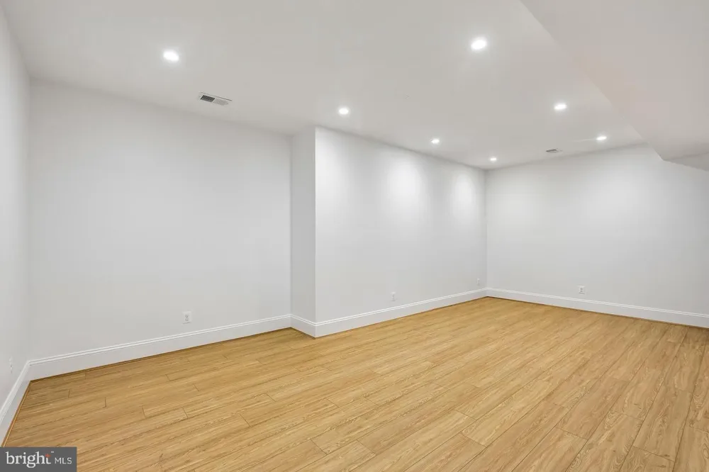 7926 BOLLING DRIVE Alexandria, VA 22308