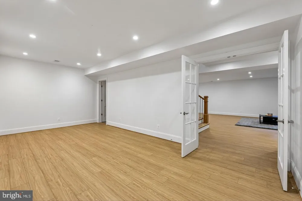 7926 BOLLING DRIVE Alexandria, VA 22308
