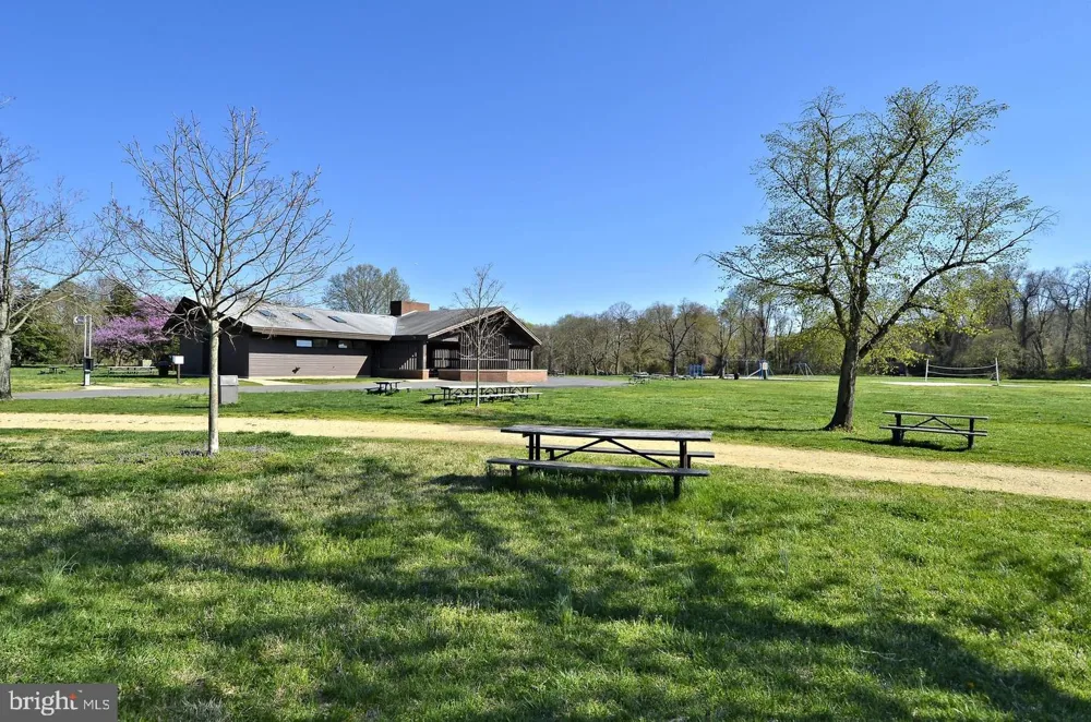 7926 BOLLING DRIVE Alexandria, VA 22308