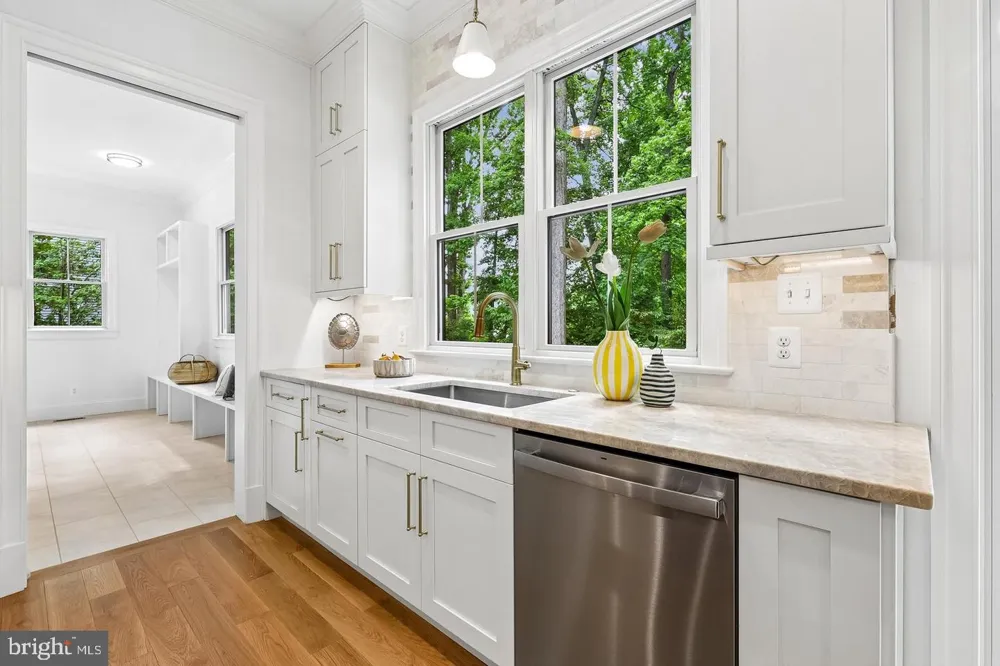 7926 BOLLING DRIVE Alexandria, VA 22308