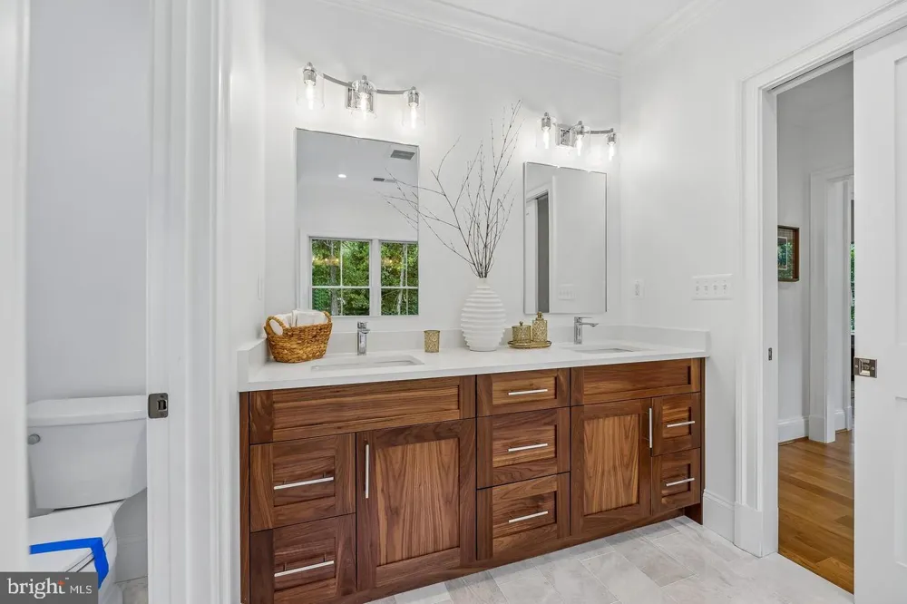 7926 BOLLING DRIVE Alexandria, VA 22308