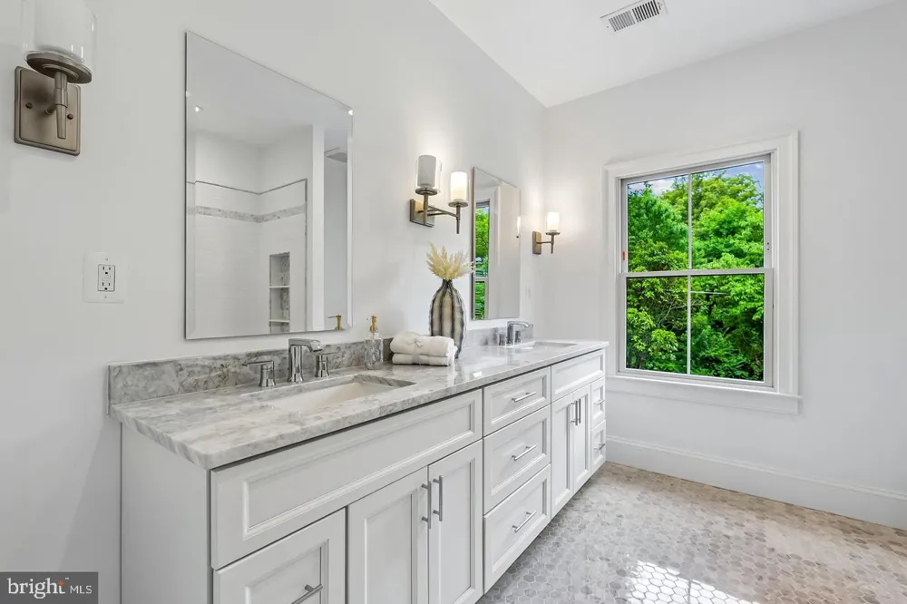 7926 BOLLING DRIVE Alexandria, VA 22308