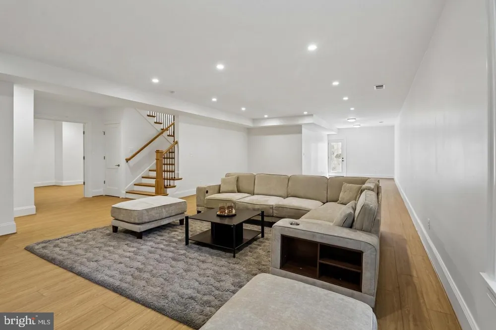 7926 BOLLING DRIVE Alexandria, VA 22308