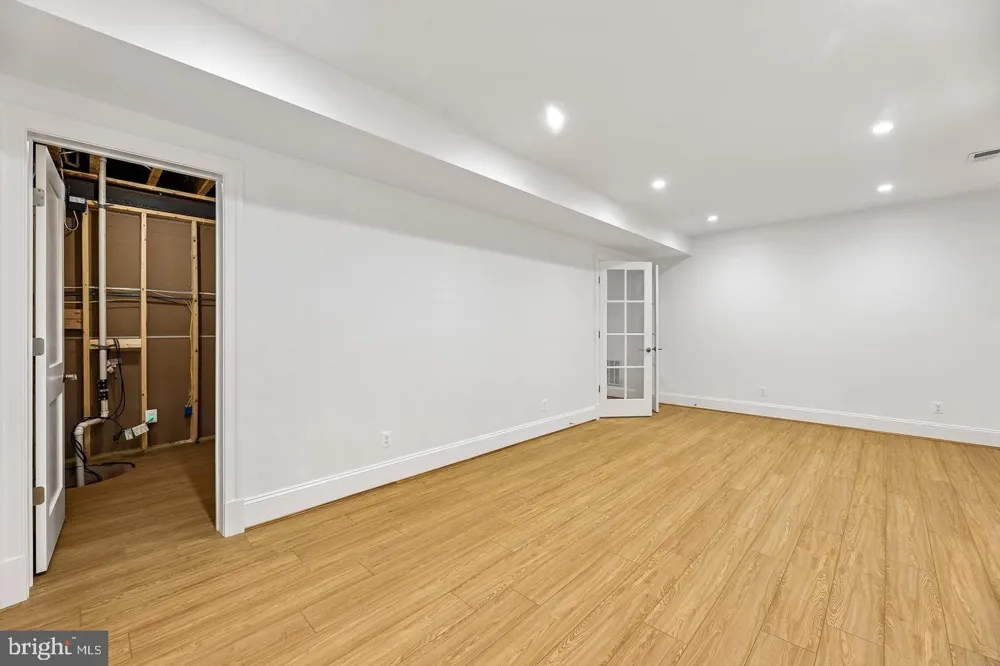 7926 BOLLING DRIVE Alexandria, VA 22308