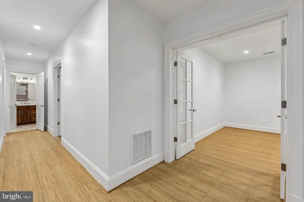 7926 BOLLING DRIVE Alexandria, VA 22308