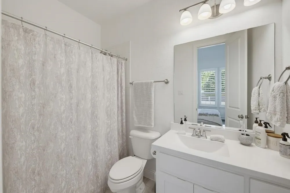 1811 Sable Bay Lane Arlington, TX 76005