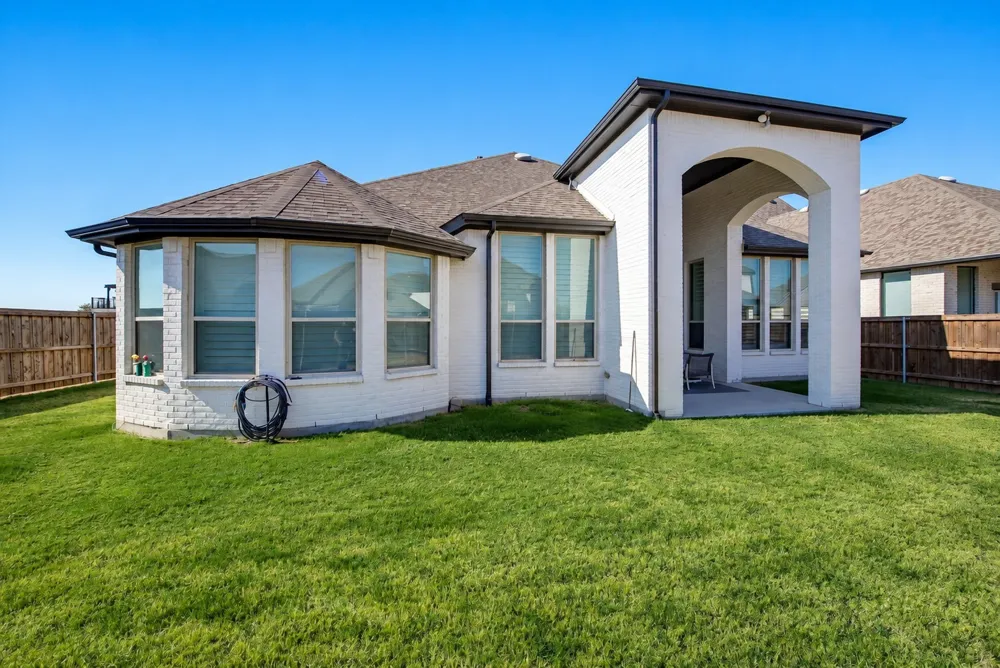 1811 Sable Bay Lane Arlington, TX 76005