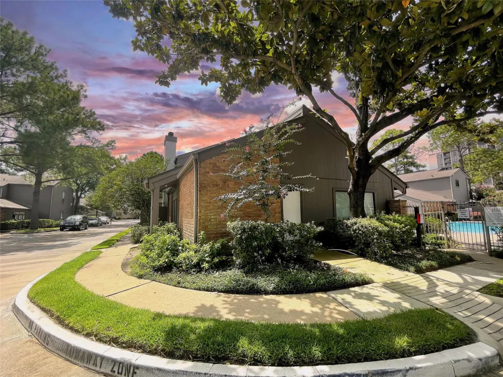 1201 Bering Drive #39 Houston, TX 77057