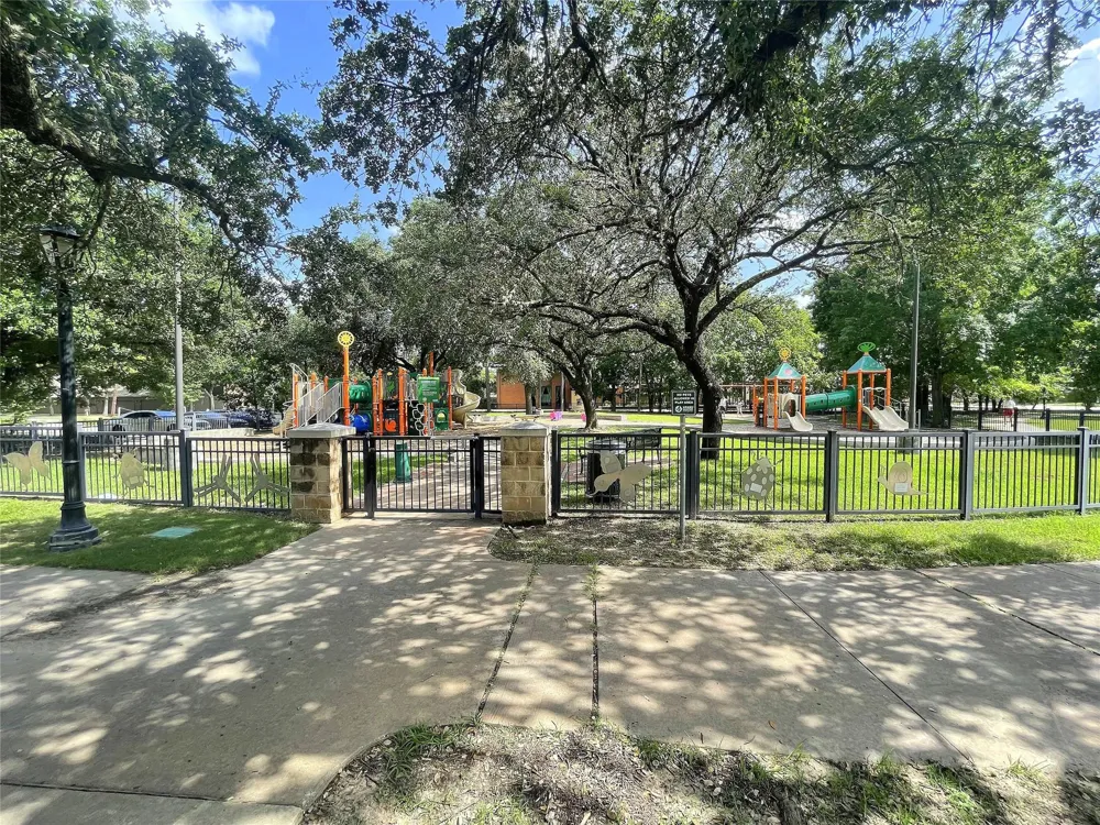 1201 Bering Drive #39 Houston, TX 77057
