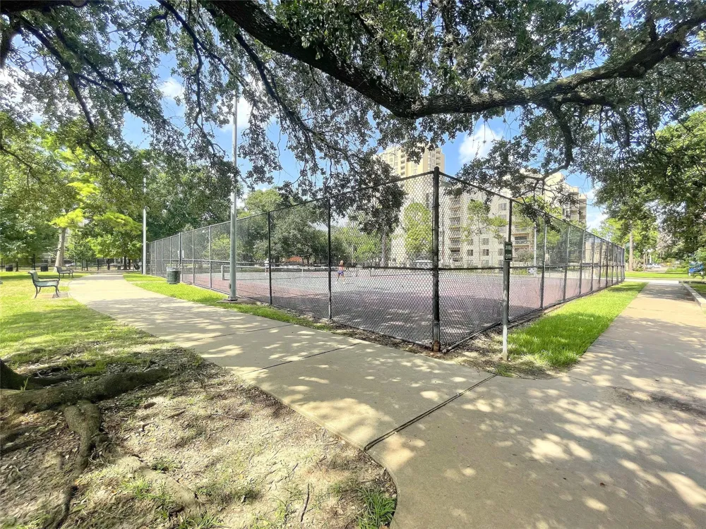 1201 Bering Drive #39 Houston, TX 77057