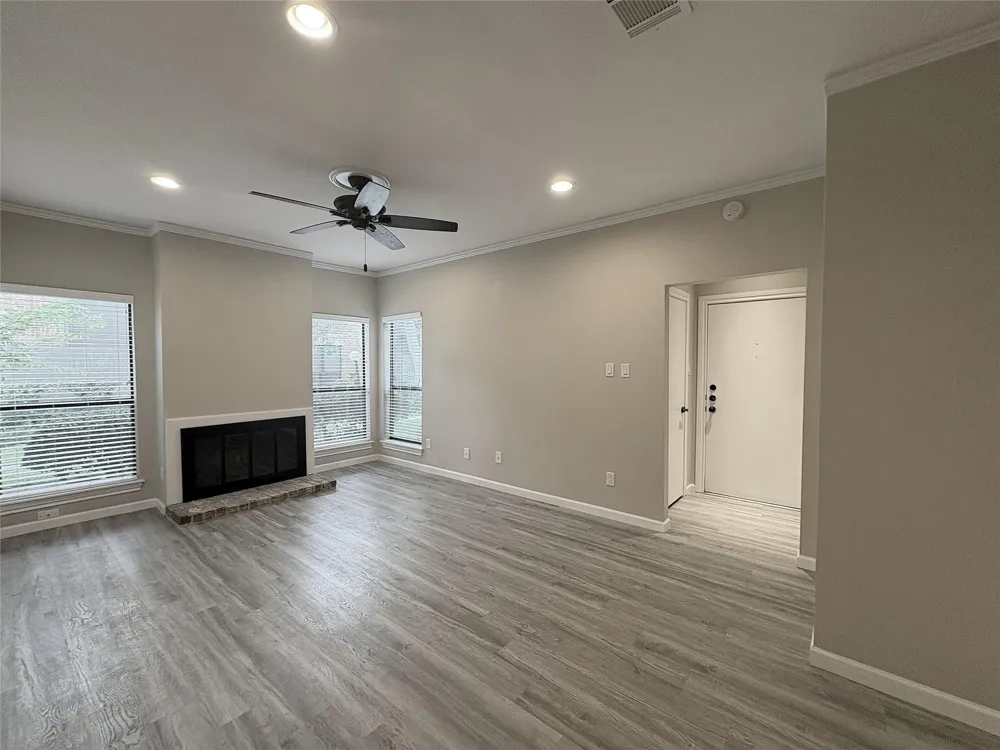 1201 Bering Drive #39 Houston, TX 77057
