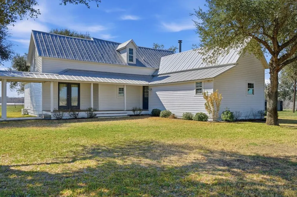 3635 County Road 265 Moulton, TX 77975