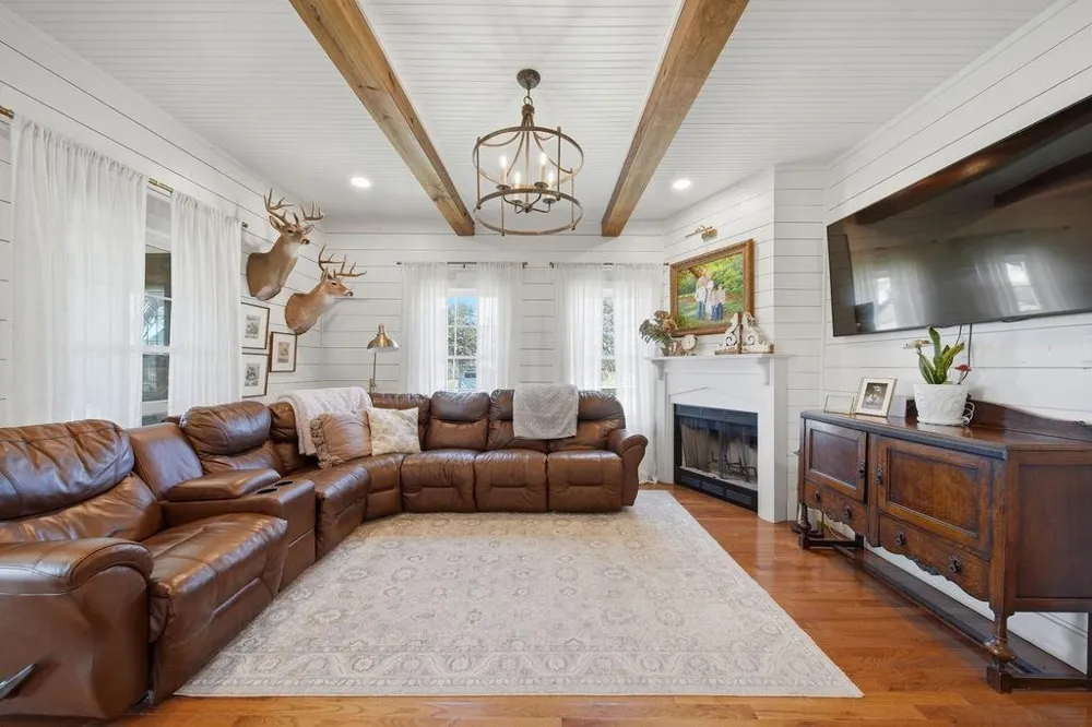 3635 County Road 265 Moulton, TX 77975