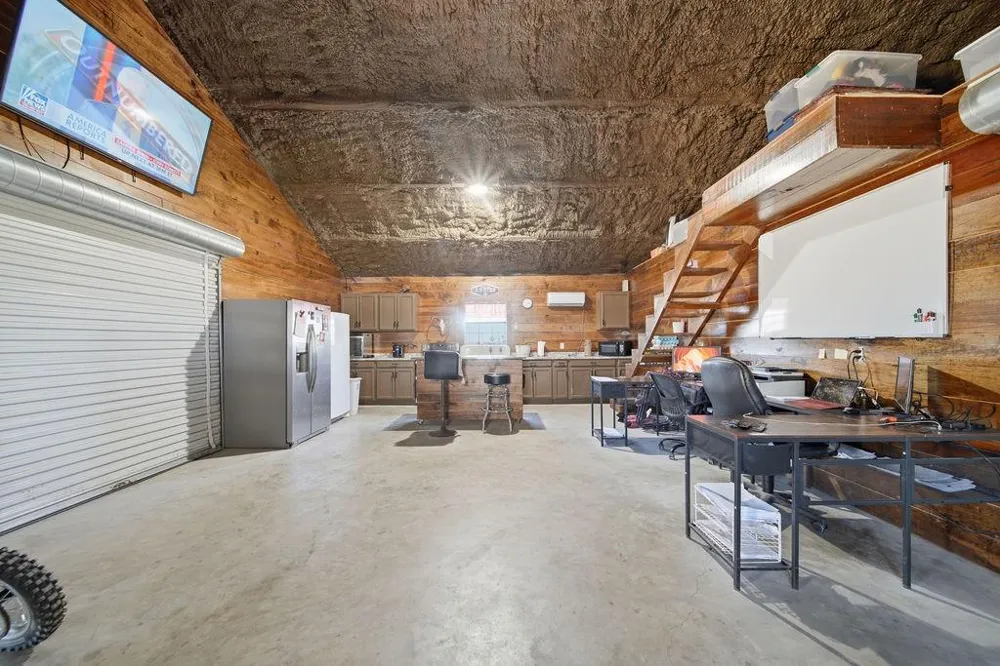 3635 County Road 265 Moulton, TX 77975