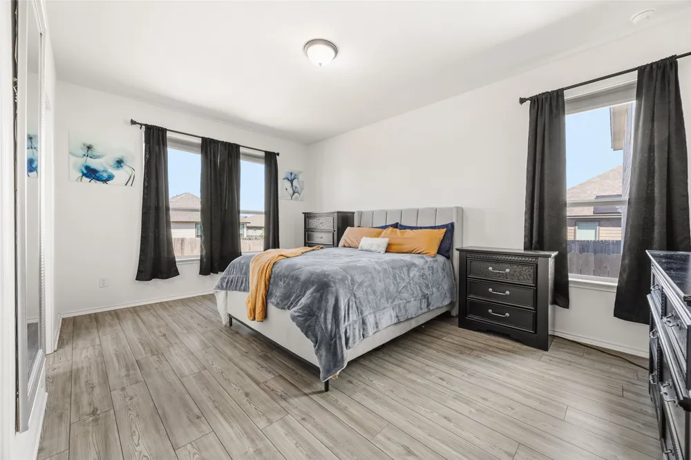 105 Colonel McNally Loop Jarrell, TX 76537