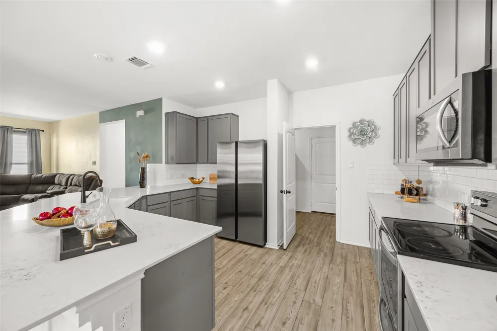 105 Colonel McNally Loop Jarrell, TX 76537
