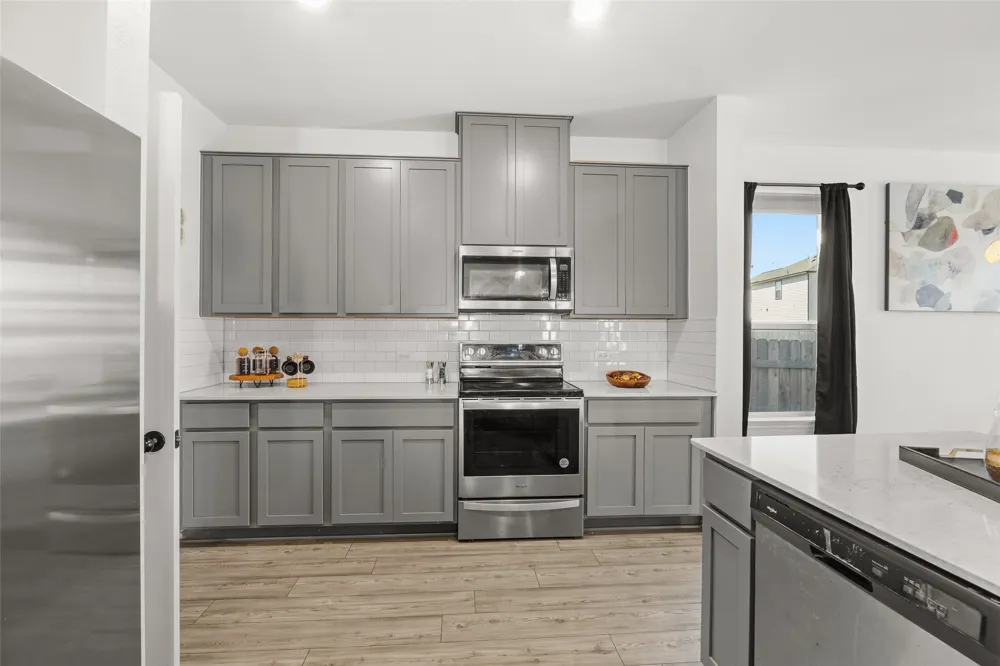 105 Colonel McNally Loop Jarrell, TX 76537