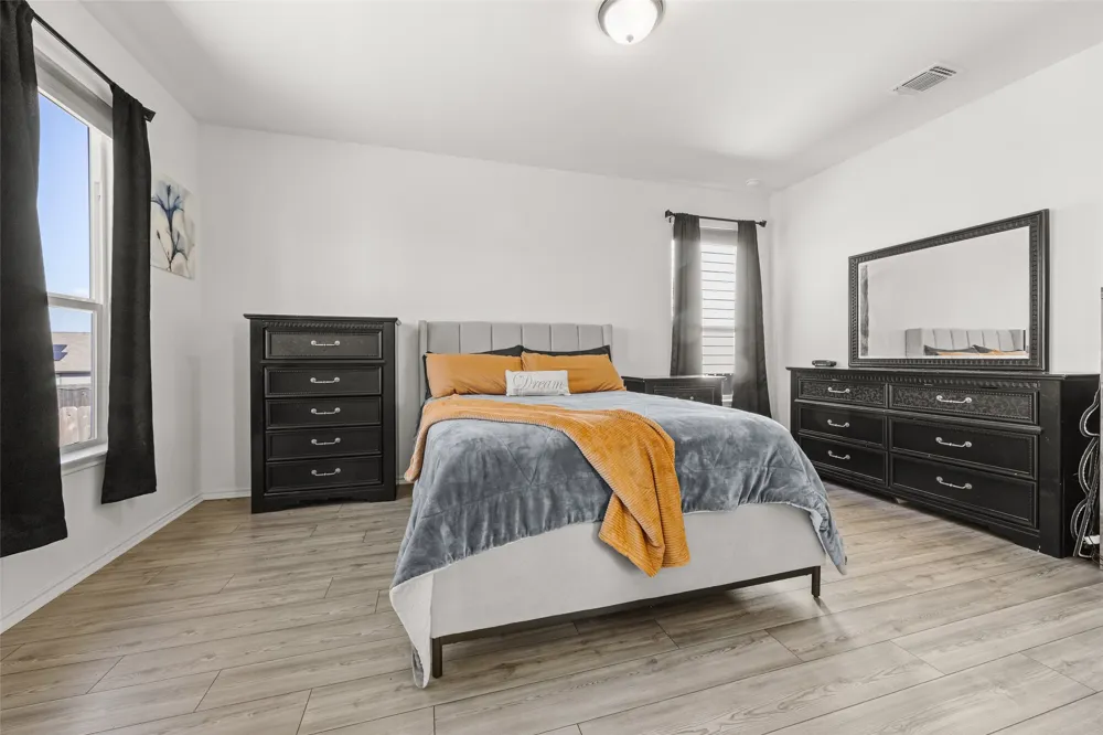 105 Colonel McNally Loop Jarrell, TX 76537