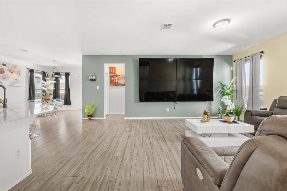 105 Colonel McNally Loop Jarrell, TX 76537