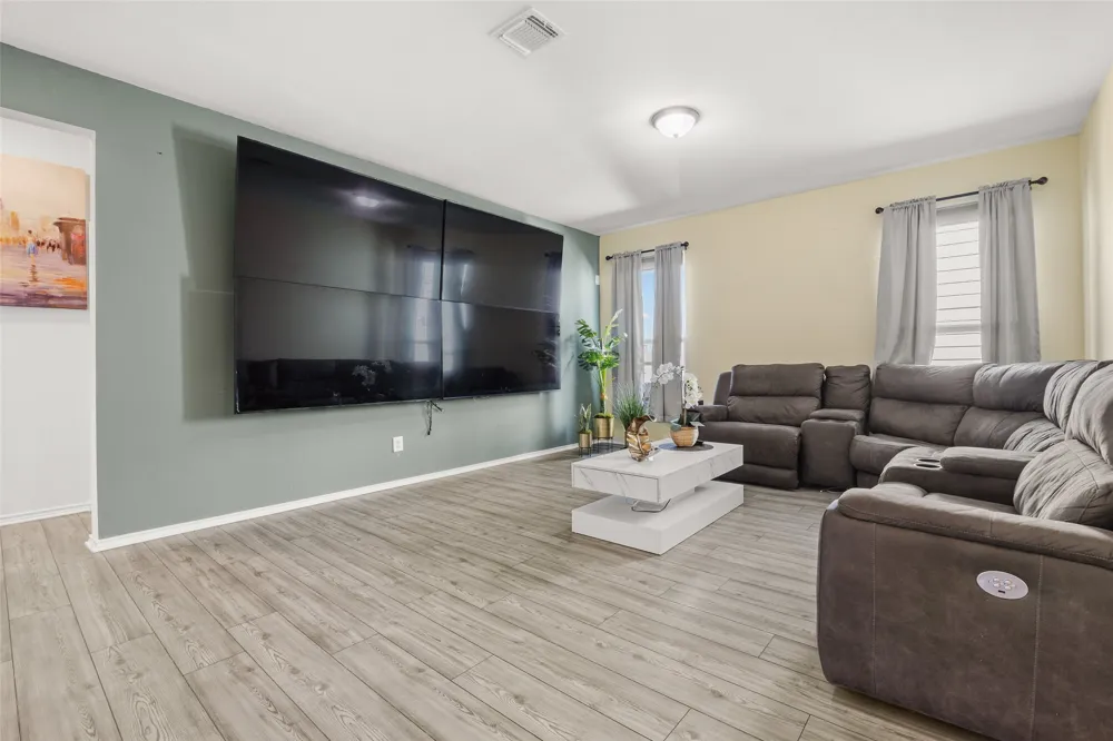 105 Colonel McNally Loop Jarrell, TX 76537