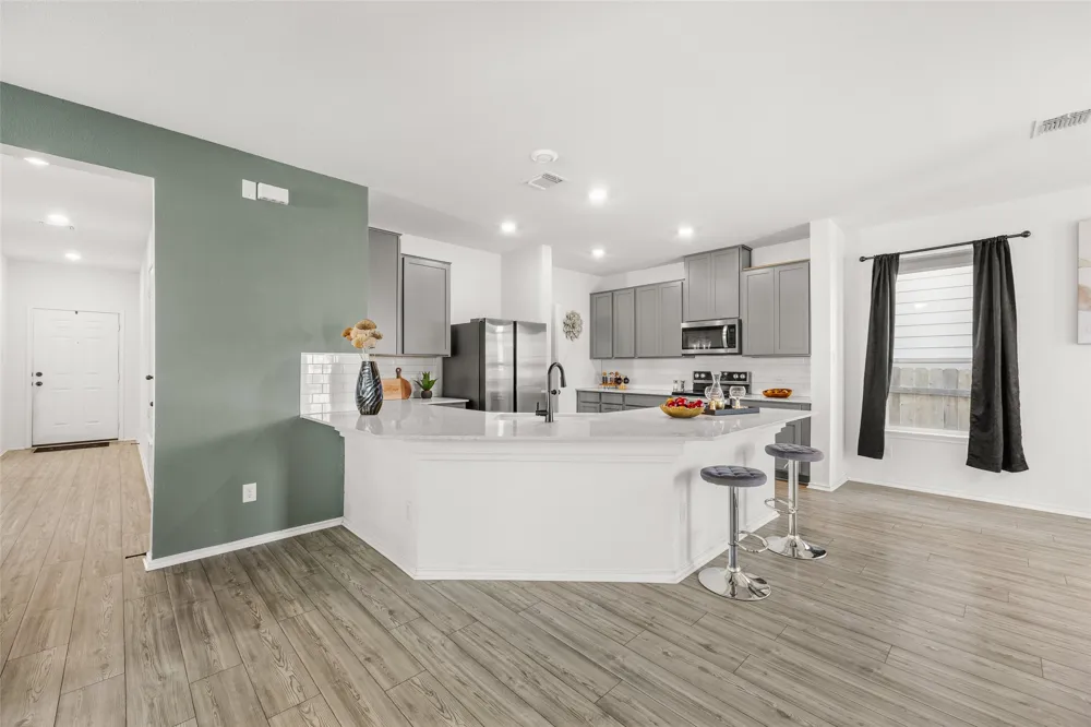 105 Colonel McNally Loop Jarrell, TX 76537