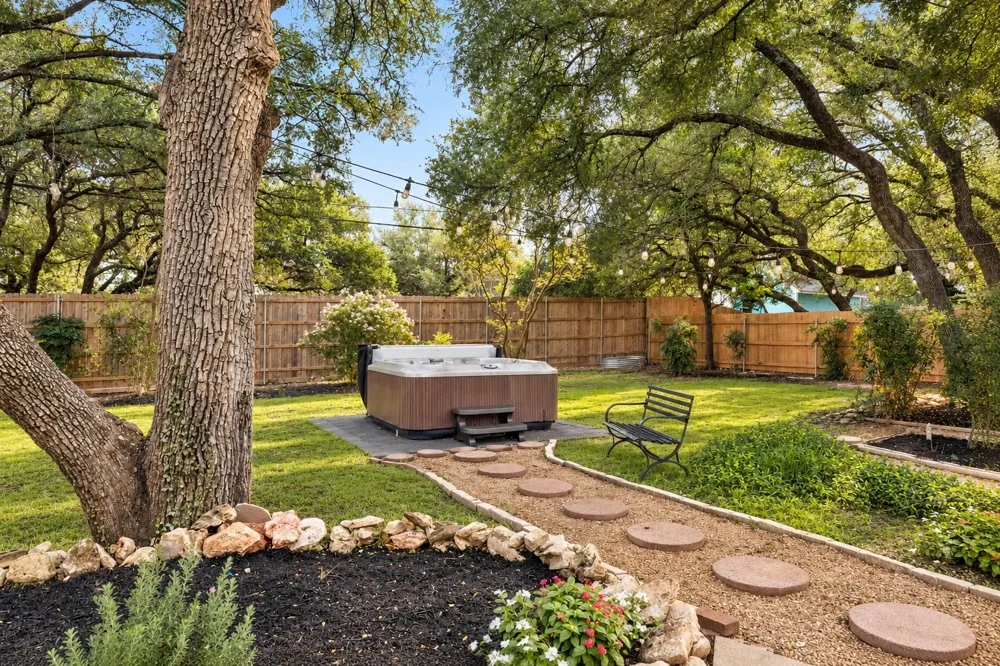 11819 Highland Oaks Trail Austin, TX 78759