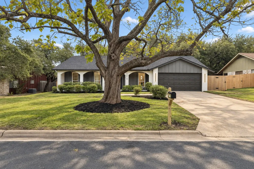 11819 Highland Oaks Trail Austin, TX 78759