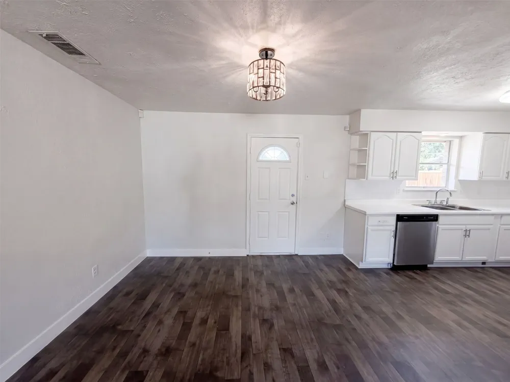 8540 Foxwood Lane Dallas, TX 75217
