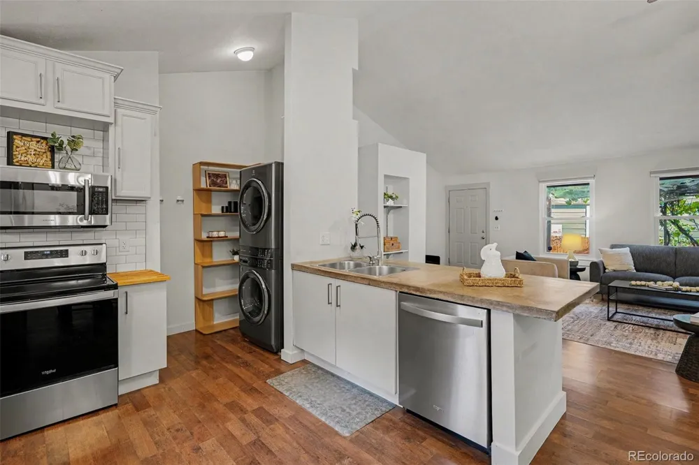 9647 W Elmhurst Place Littleton, CO 80128