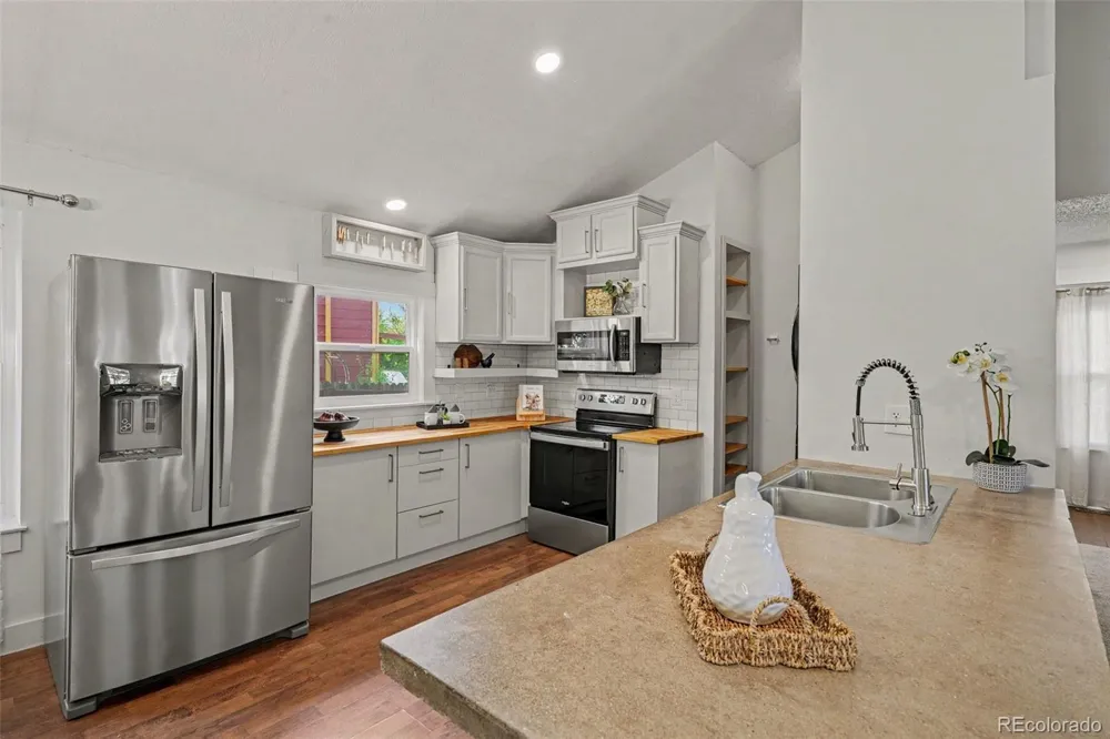9647 W Elmhurst Place Littleton, CO 80128
