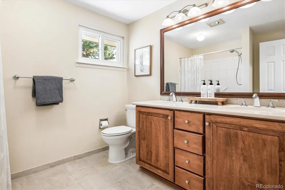 6124 S Glencoe Way Centennial, CO 80121